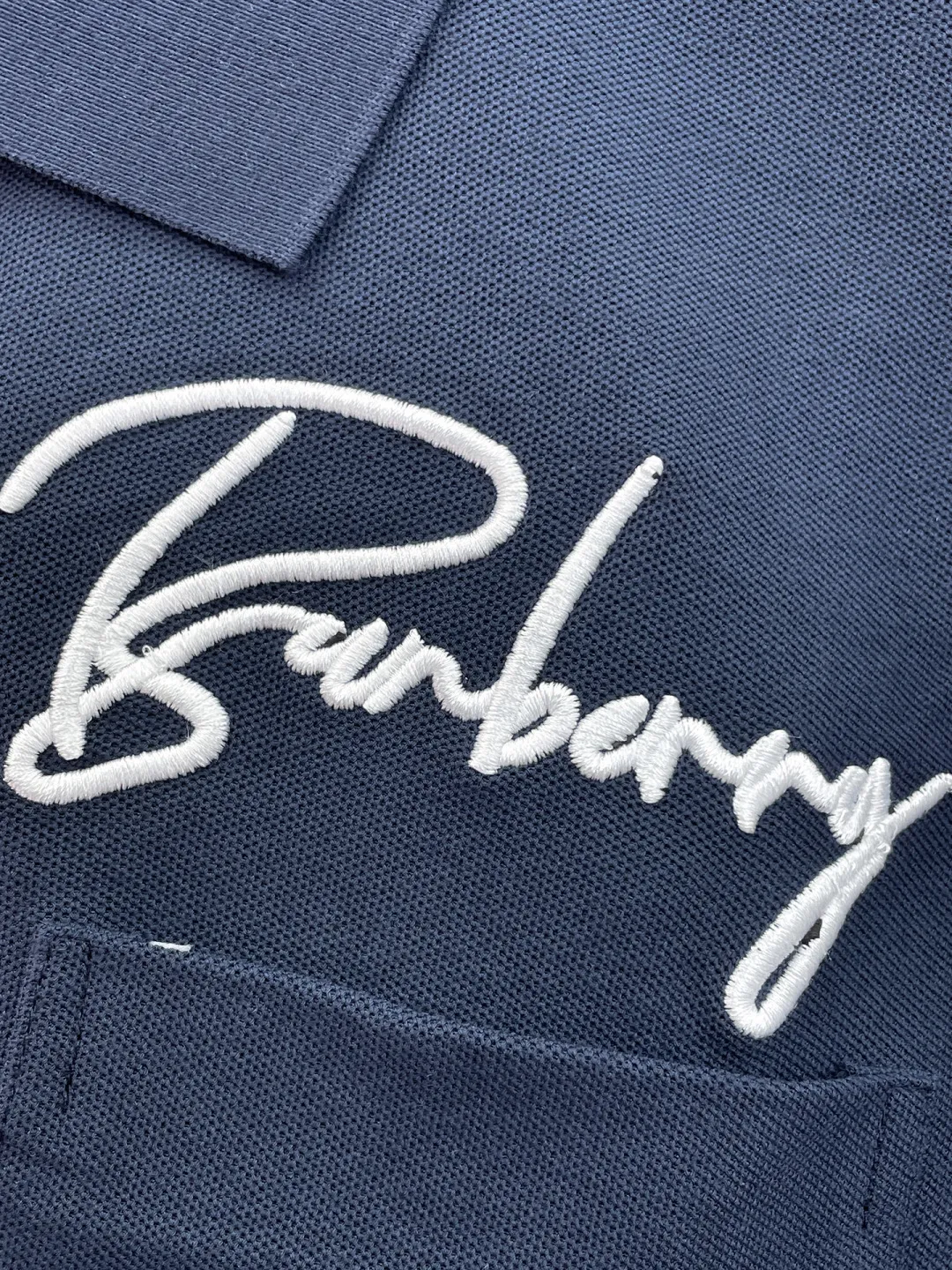 BURBERRY New Arrival Polo shirt, complete with three labels, original fabric, original customized accessories, official Same Style, using 210 grams of pure cotton pique fabric, customized same-tank dyed fabric, very comfortable and smooth to the touch, very wide and stylish, produced by a first-line brand on behalf of Factory, imported Behringer embroidery machine, embroidery is full and textured, imported Kangli direct-injection machine, printing is clear and textured, the collar rib is woven with imported yarn It will not lose shape after being worn for a long time. It is the most New Arrival style in spring and summer. It is fashionable and individual. It is super Versatile and looks good. It is very suitable for both men and women. It is a must-have for everyone. Size: S-XXL